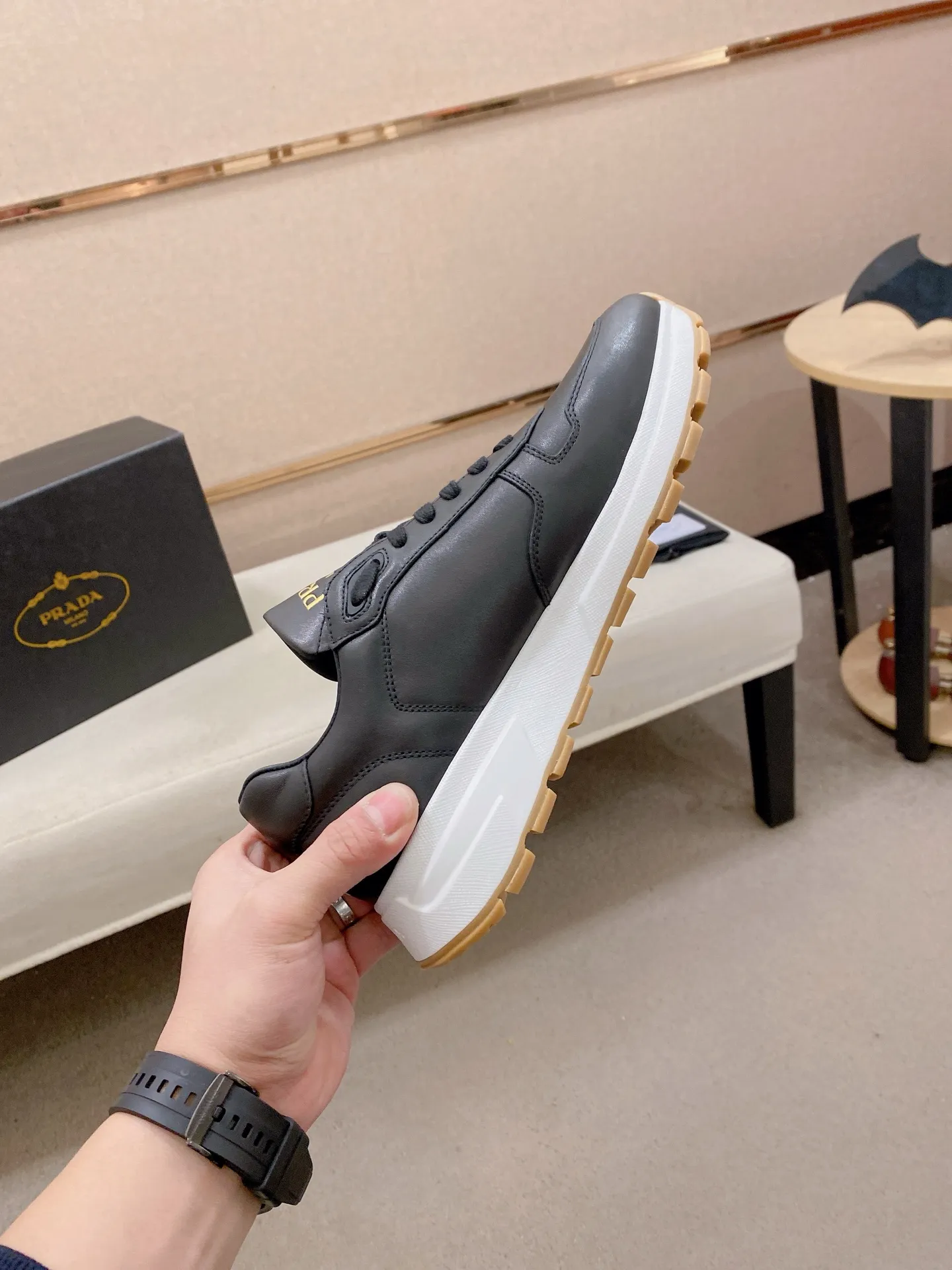 Factory price 600💰 ✔️✔️✔️Higher version High-quality new PRADA (Prada) counters are on the market at the same time. The new men's shoes and 😘fabrics are made of selected first-layer cowhide with superb craftsmanship. Lining: Full cowhide lining. 👍🏿 High-end ☄️ air-cushion molded anti-slip rubber outsole, exquisite lines, simple and elegant, comfortable and high-end for leisure travel. Code number: 38 to 44. 45.46 customized
